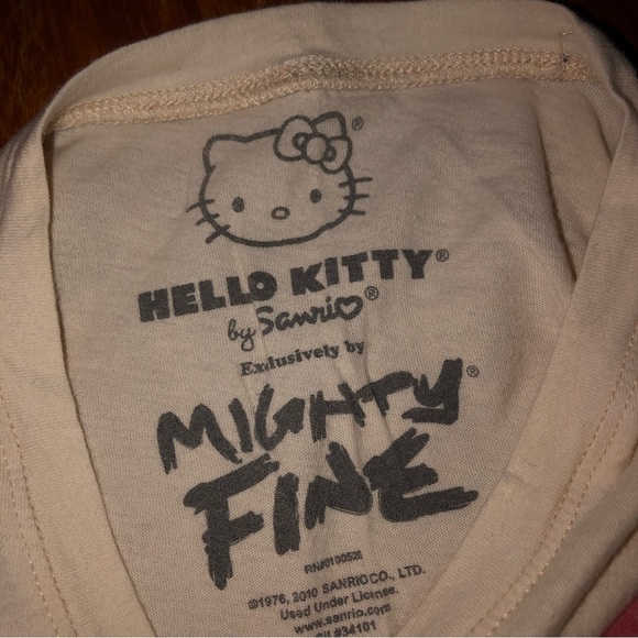 Hello Kitty cream shirt L - Picture 3 of 3